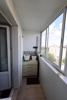 Продам трехкомнатную (3-комн.) квартиру, Гжатская ул, 1, Санкт-Петербург г