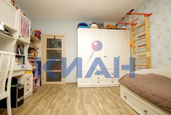 Продам двухкомнатную (2-комн.) квартиру, Академика Киренского ул, 32К, Красноярск г