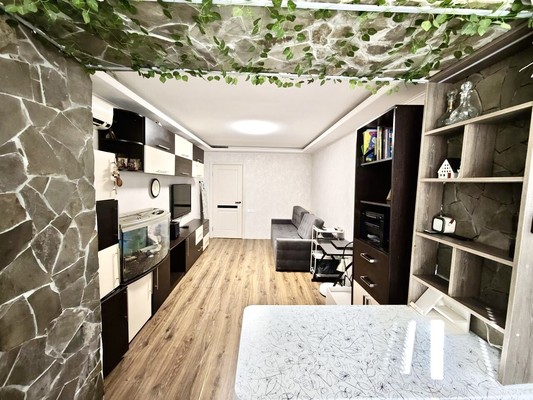 Продам двухкомнатную (2-комн.) квартиру, Гавена ул, 101, Симферополь г