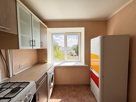 Продам трехкомнатную (3-комн.) квартиру, Глинки ул, 2, Брянск г