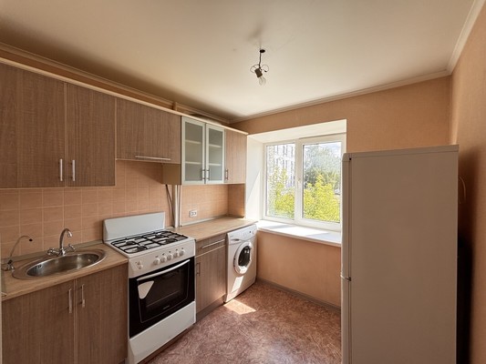 Продам трехкомнатную (3-комн.) квартиру, Глинки ул, 2, Брянск г