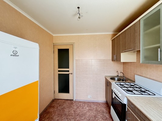 Продам трехкомнатную (3-комн.) квартиру, Глинки ул, 2, Брянск г
