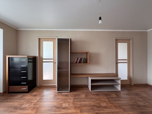 Продам трехкомнатную (3-комн.) квартиру, Глинки ул, 2, Брянск г