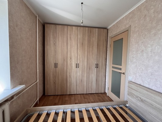Продам трехкомнатную (3-комн.) квартиру, Глинки ул, 2, Брянск г