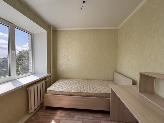 Продам трехкомнатную (3-комн.) квартиру, Глинки ул, 2, Брянск г