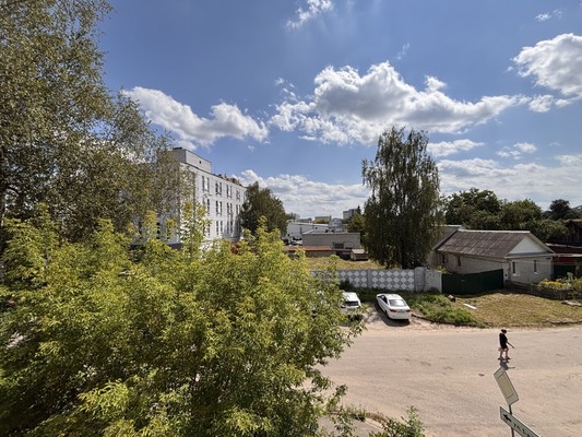 Продам трехкомнатную (3-комн.) квартиру, Глинки ул, 2, Брянск г