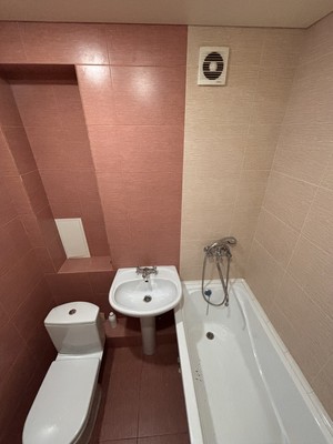 Продам трехкомнатную (3-комн.) квартиру, Глинки ул, 2, Брянск г