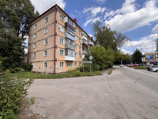 Продам трехкомнатную (3-комн.) квартиру, Глинки ул, 2, Брянск г