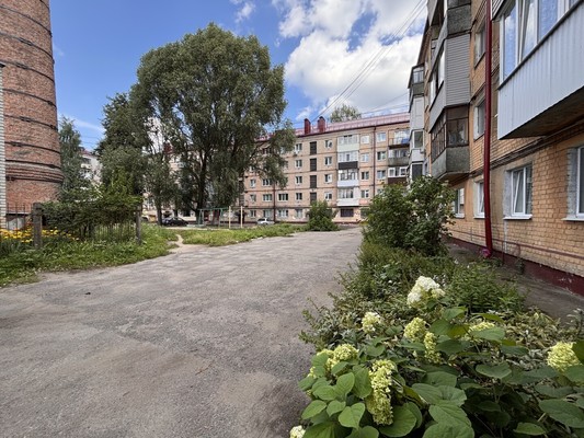 Продам трехкомнатную (3-комн.) квартиру, Глинки ул, 2, Брянск г