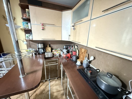 Продам комнату в 8-комн. квартире, Хользунова ул, 74, Воронеж г