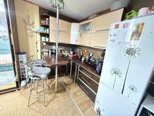 Продам комнату в 8-комн. квартире, Хользунова ул, 74, Воронеж г
