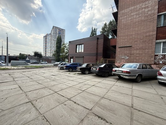 Продам комнату в 8-комн. квартире, Хользунова ул, 74, Воронеж г