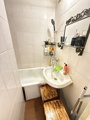 Продам комнату в 8-комн. квартире, Хользунова ул, 74, Воронеж г