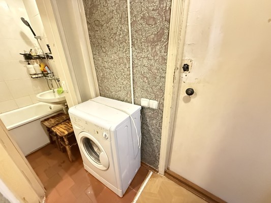 Продам комнату в 8-комн. квартире, Хользунова ул, 74, Воронеж г