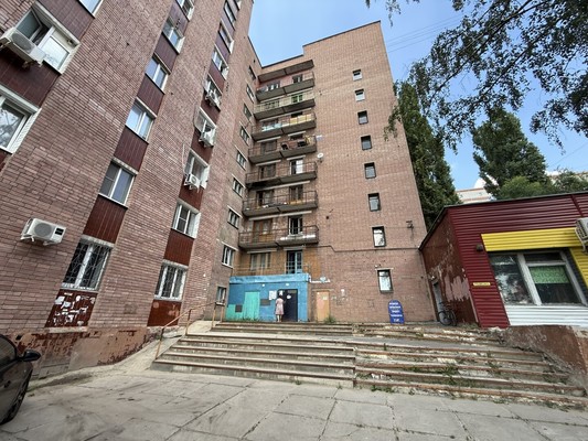 Продам комнату в 8-комн. квартире, Хользунова ул, 74, Воронеж г