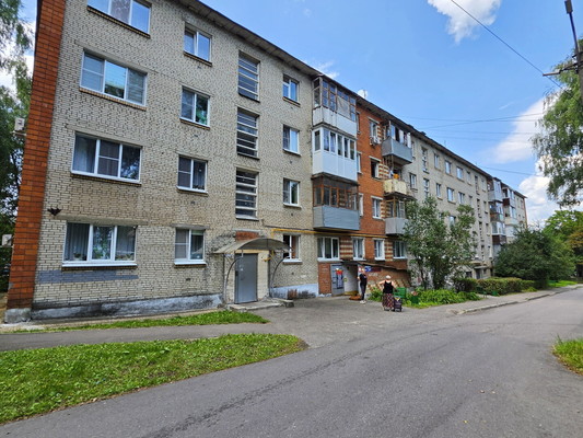 Продам двухкомнатную (2-комн.) квартиру, В мкр, 12, Пущино г