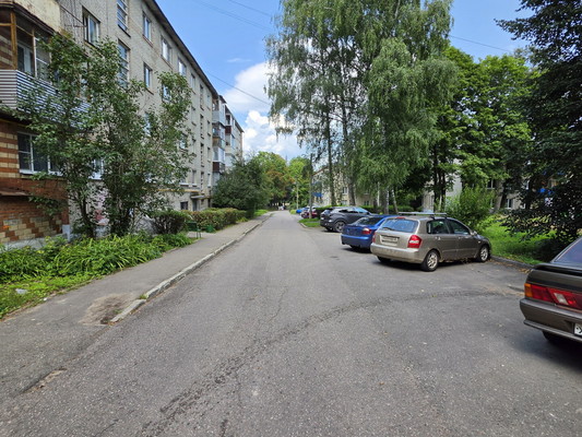 Продам двухкомнатную (2-комн.) квартиру, В мкр, 12, Пущино г