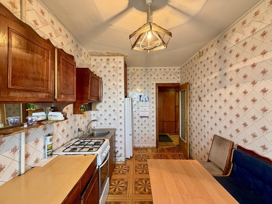 Продам трехкомнатную (3-комн.) квартиру, 1 Конной Армии ул, 74, Симферополь г