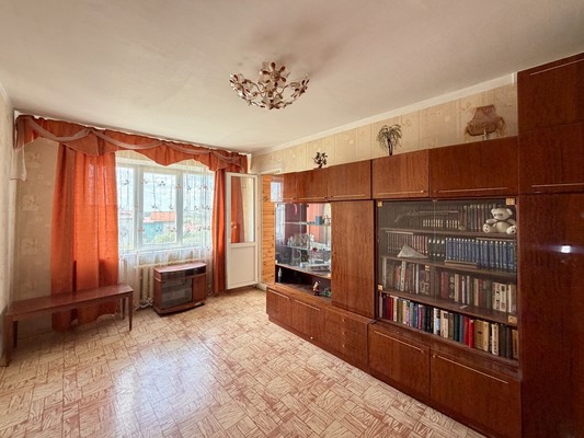 Продам трехкомнатную (3-комн.) квартиру, 1 Конной Армии ул, 74, Симферополь г