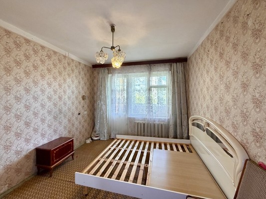 Продам трехкомнатную (3-комн.) квартиру, 1 Конной Армии ул, 74, Симферополь г