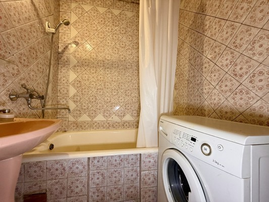 Продам трехкомнатную (3-комн.) квартиру, 1 Конной Армии ул, 74, Симферополь г