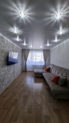 Продам трехкомнатную (3-комн.) квартиру, 35-й мкр, 27, Октябрьский г