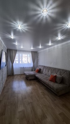 Продам трехкомнатную (3-комн.) квартиру, 35-й мкр, 27, Октябрьский г