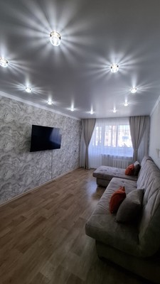 Продам трехкомнатную (3-комн.) квартиру, 35-й мкр, 27, Октябрьский г