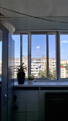 Продам трехкомнатную (3-комн.) квартиру, 35-й мкр, 27, Октябрьский г