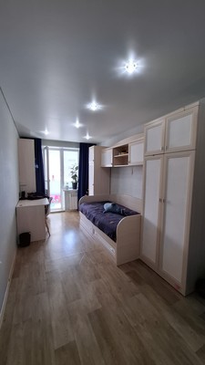 Продам трехкомнатную (3-комн.) квартиру, 35-й мкр, 27, Октябрьский г