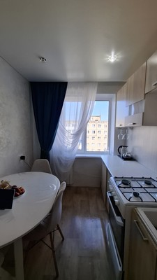Продам трехкомнатную (3-комн.) квартиру, 35-й мкр, 27, Октябрьский г
