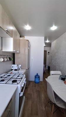 Продам трехкомнатную (3-комн.) квартиру, 35-й мкр, 27, Октябрьский г