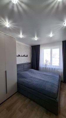 Продам трехкомнатную (3-комн.) квартиру, 35-й мкр, 27, Октябрьский г
