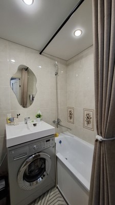 Продам трехкомнатную (3-комн.) квартиру, 35-й мкр, 27, Октябрьский г
