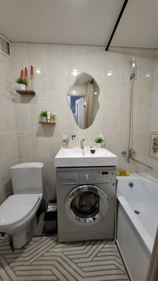 Продам трехкомнатную (3-комн.) квартиру, 35-й мкр, 27, Октябрьский г