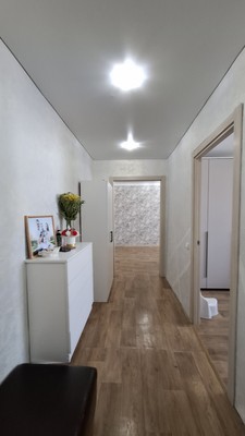 Продам трехкомнатную (3-комн.) квартиру, 35-й мкр, 27, Октябрьский г