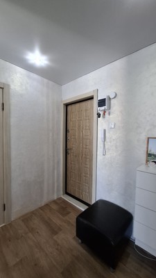 Продам трехкомнатную (3-комн.) квартиру, 35-й мкр, 27, Октябрьский г