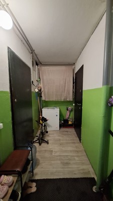 Продам трехкомнатную (3-комн.) квартиру, 35-й мкр, 27, Октябрьский г