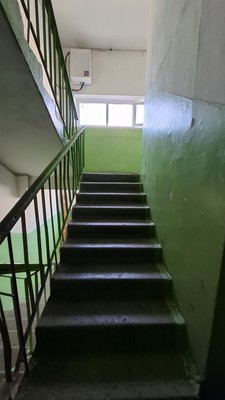 Продам трехкомнатную (3-комн.) квартиру, 35-й мкр, 27, Октябрьский г