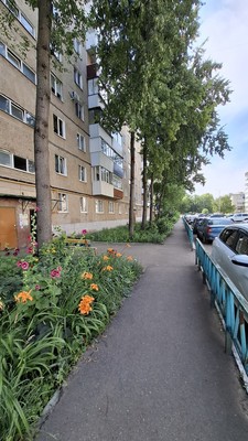 Продам трехкомнатную (3-комн.) квартиру, 35-й мкр, 27, Октябрьский г
