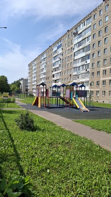 Продам трехкомнатную (3-комн.) квартиру, 35-й мкр, 27, Октябрьский г