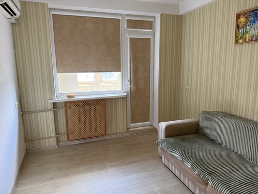 Продам двухкомнатную (2-комн.) квартиру, Троллейбусная ул, 11, Симферополь г