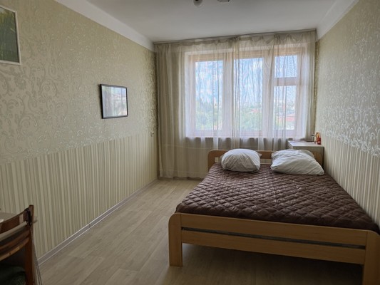 Продам двухкомнатную (2-комн.) квартиру, Троллейбусная ул, 11, Симферополь г