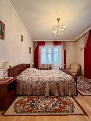 Продам трехкомнатную (3-комн.) квартиру, Зинина ул, 3, Казань г