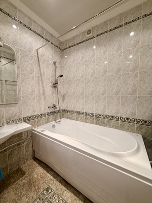 Продам трехкомнатную (3-комн.) квартиру, Зинина ул, 3, Казань г