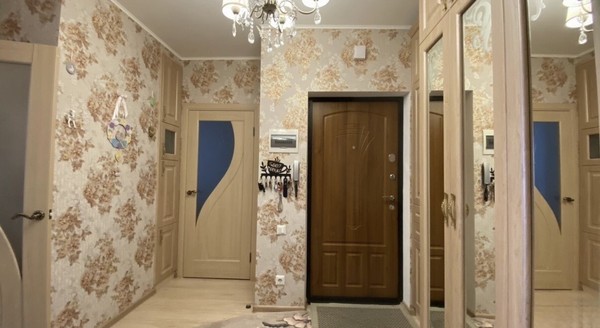 Продам двухкомнатную (2-комн.) квартиру, Старозенитная ул, 9, Симферополь г