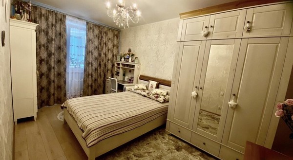 Продам двухкомнатную (2-комн.) квартиру, Старозенитная ул, 9, Симферополь г
