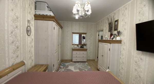 Продам двухкомнатную (2-комн.) квартиру, Старозенитная ул, 9, Симферополь г