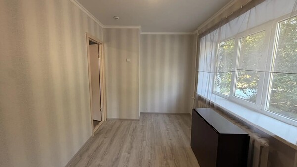 Сдам двухкомнатную (2-комн.) квартиру, 1 мкр, 57, Кропоткин г