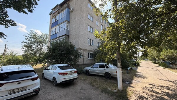 Сдам двухкомнатную (2-комн.) квартиру, 1 мкр, 57, Кропоткин г